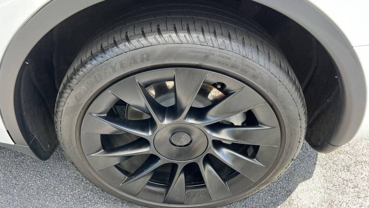 2022 Tesla Model Y - Images - 21