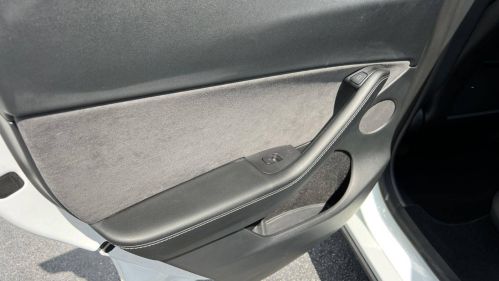 2022 Tesla Model Y - Images - 23