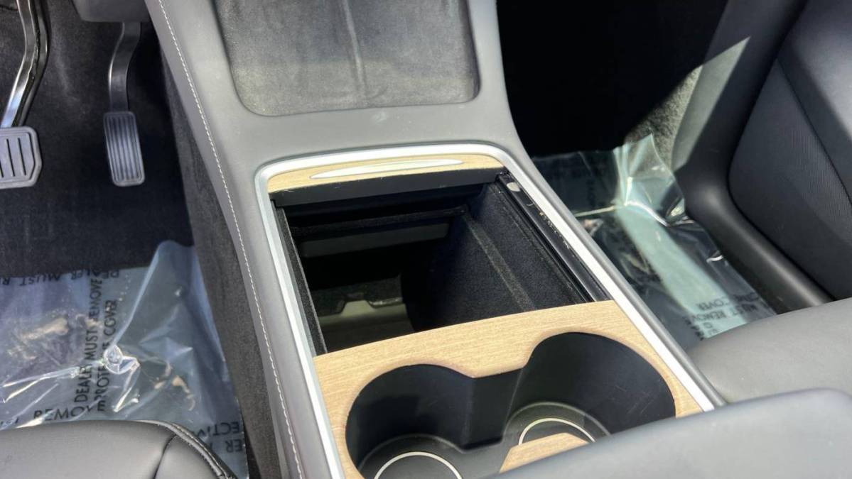 2022 Tesla Model Y - Images - 33