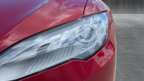 2015 Tesla Model S - Images - 9