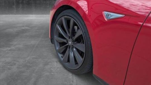 2015 Tesla Model S - Images - 10