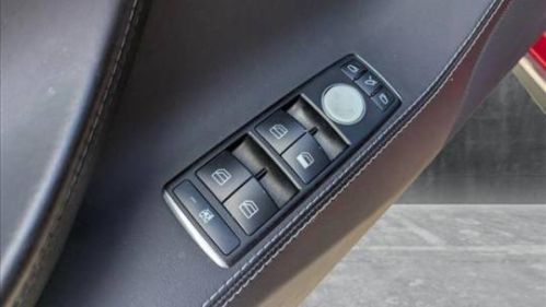 2015 Tesla Model S - Images - 12
