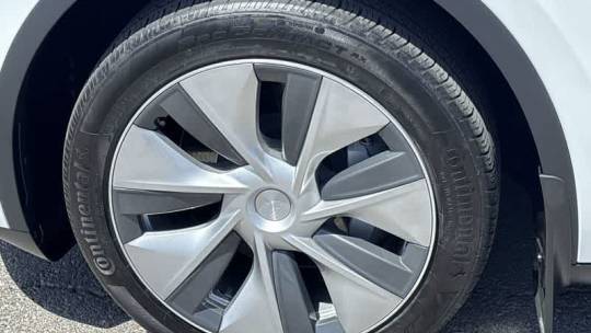 2022 Tesla Model Y - Images - 12