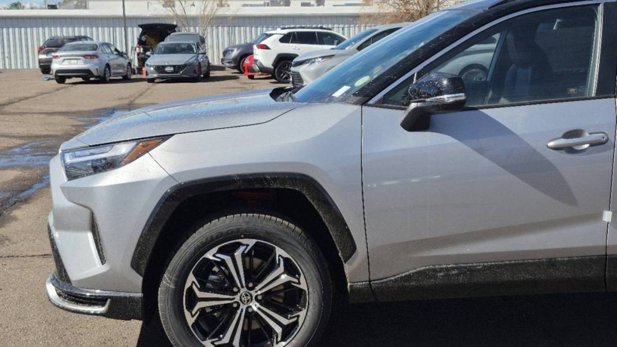 2025 Toyota RAV4 Plug-In Hybrid - Images - 2
