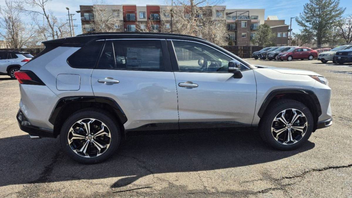 2025 Toyota RAV4 Plug-In Hybrid - Images - 7