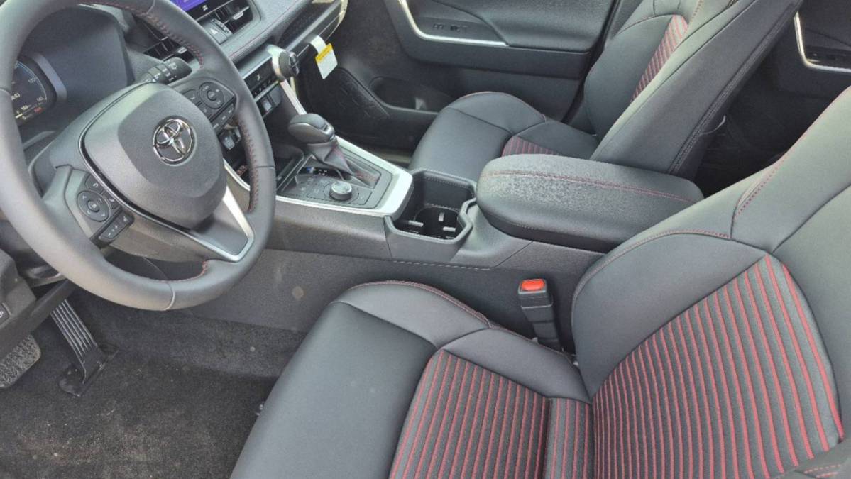 2025 Toyota RAV4 Plug-In Hybrid - Images - 18