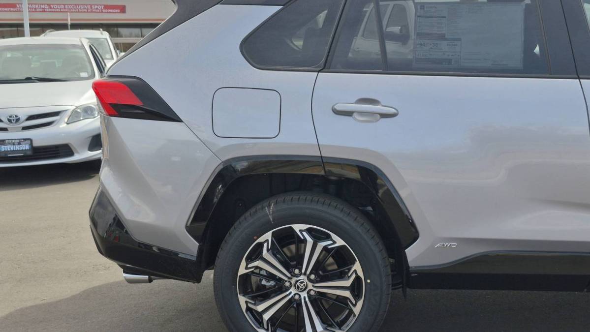 2025 Toyota RAV4 Plug-In Hybrid - Images - 6