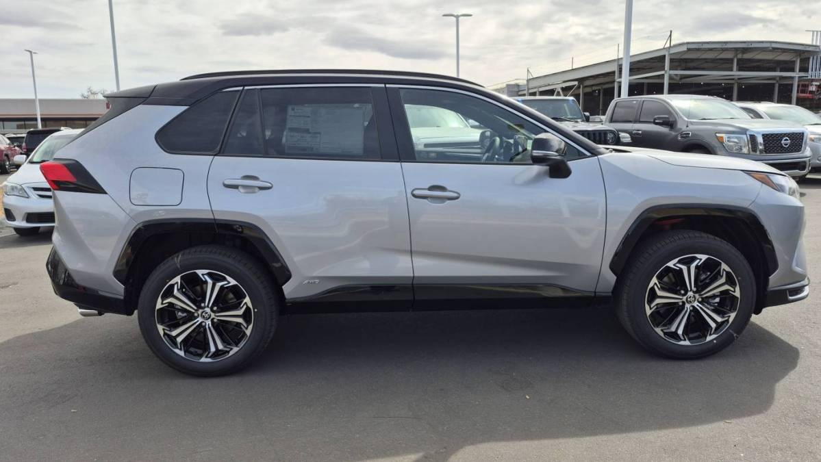 2025 Toyota RAV4 Plug-In Hybrid - Images - 7