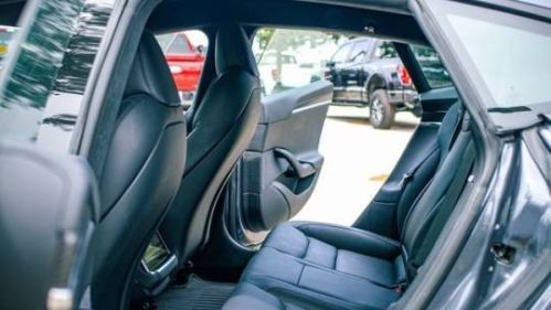 2022 Tesla Model S - Images - 13