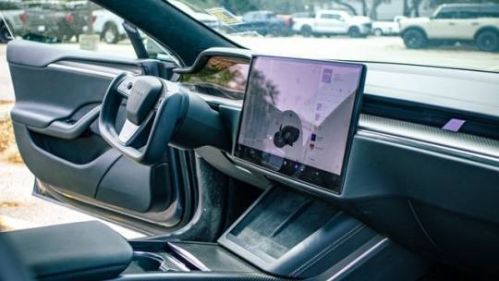 2022 Tesla Model S - Images - 18