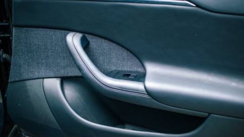 2022 Tesla Model S - Images - 19