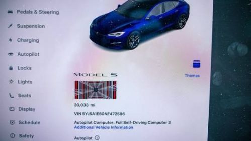 2022 Tesla Model S - Images - 24