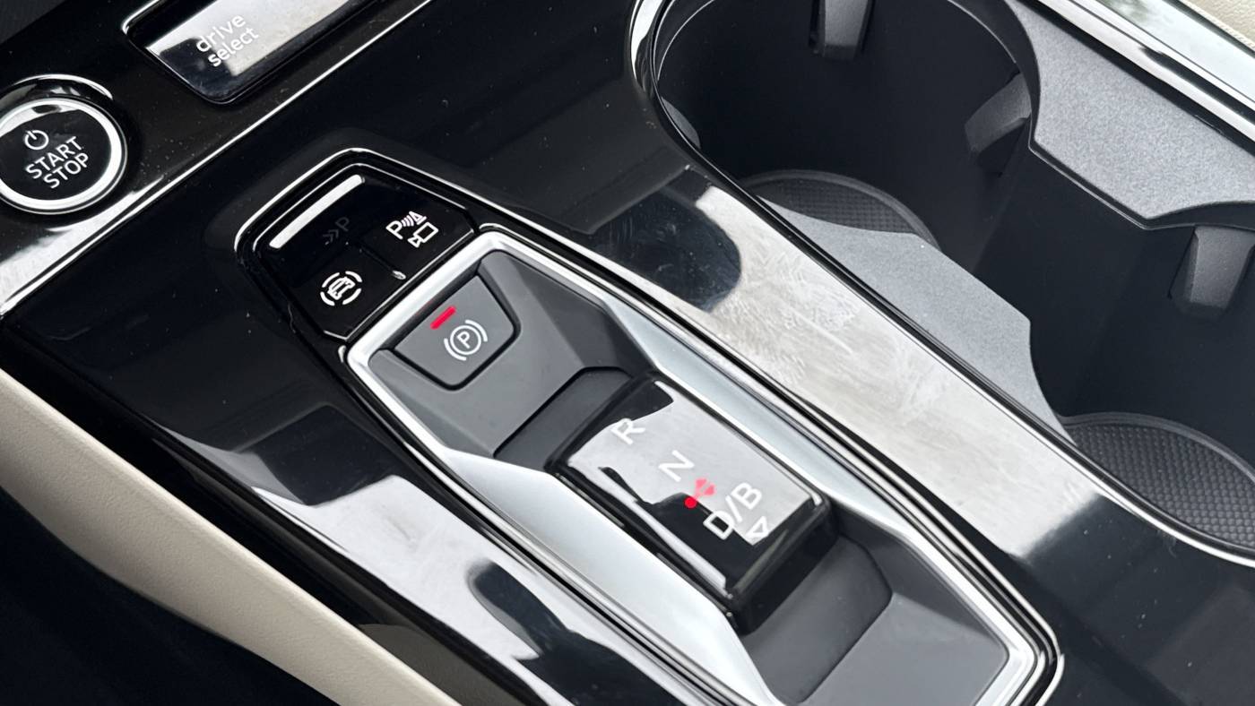 2025 Audi Q6 e-tron WA124BGF4SA006877