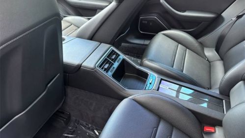 2018 Porsche Panamera - Images - 12