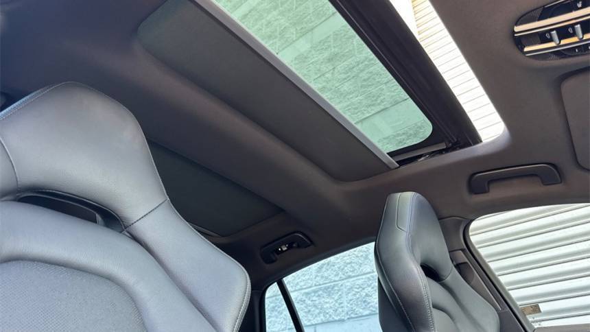 2018 Porsche Panamera - Images - 16