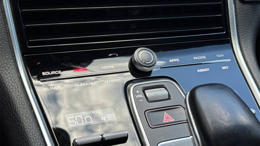 2018 Porsche Panamera - Images - 20