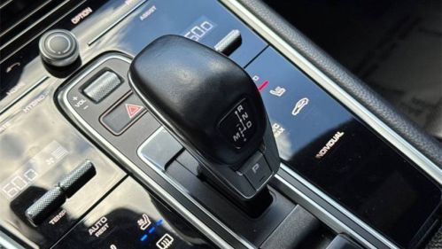 2018 Porsche Panamera - Images - 21