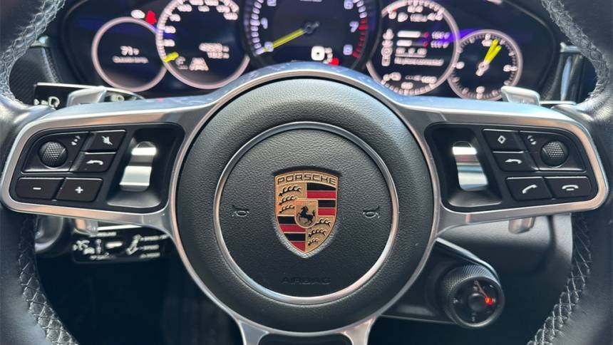 2018 Porsche Panamera - Images - 23