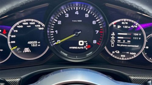 2018 Porsche Panamera - Images - 24