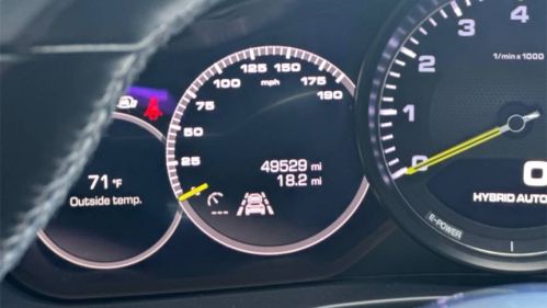 2018 Porsche Panamera - Images - 25