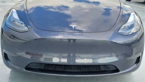 2025 Tesla Model Y - Images - 9