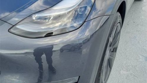 2025 Tesla Model Y - Images - 10