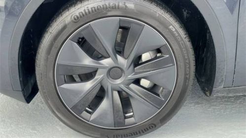 2025 Tesla Model Y - Images - 11