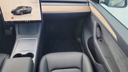 2025 Tesla Model Y - Images - 15