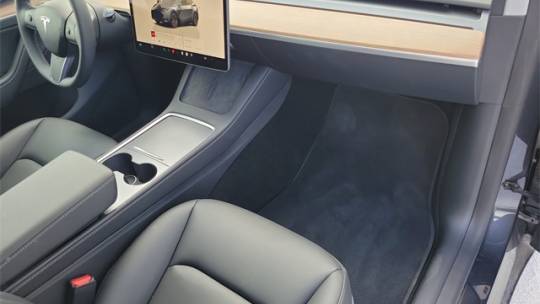 2025 Tesla Model Y - Images - 22