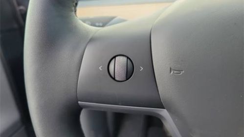 2025 Tesla Model Y - Images - 31