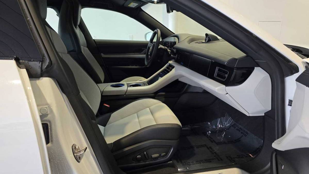 2025 Porsche Taycan - Images - 11