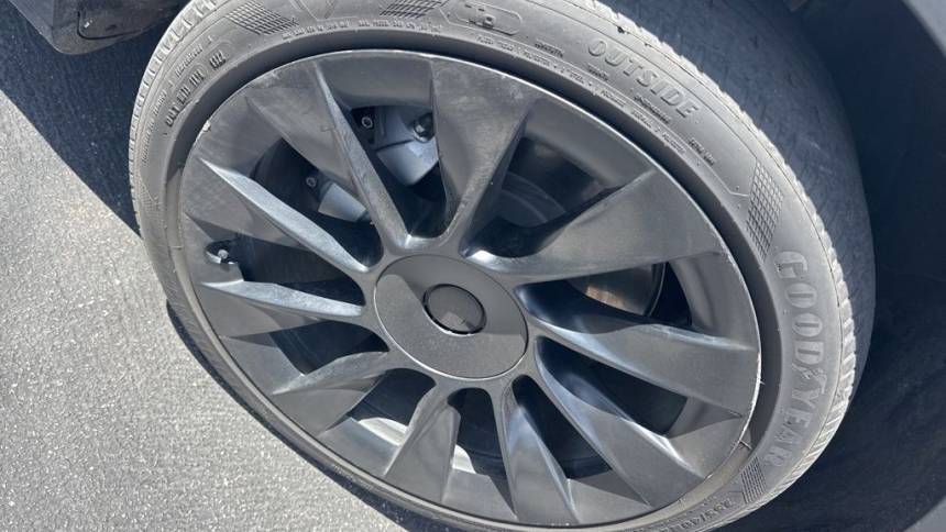 2022 Tesla Model Y - Images - 14