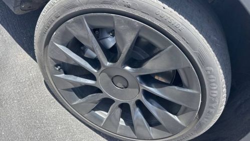 2022 Tesla Model Y - Images - 14