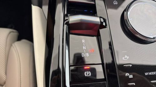 2025 BMW i5 - Images - 15