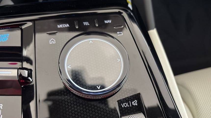 2025 BMW i5 - Images - 16