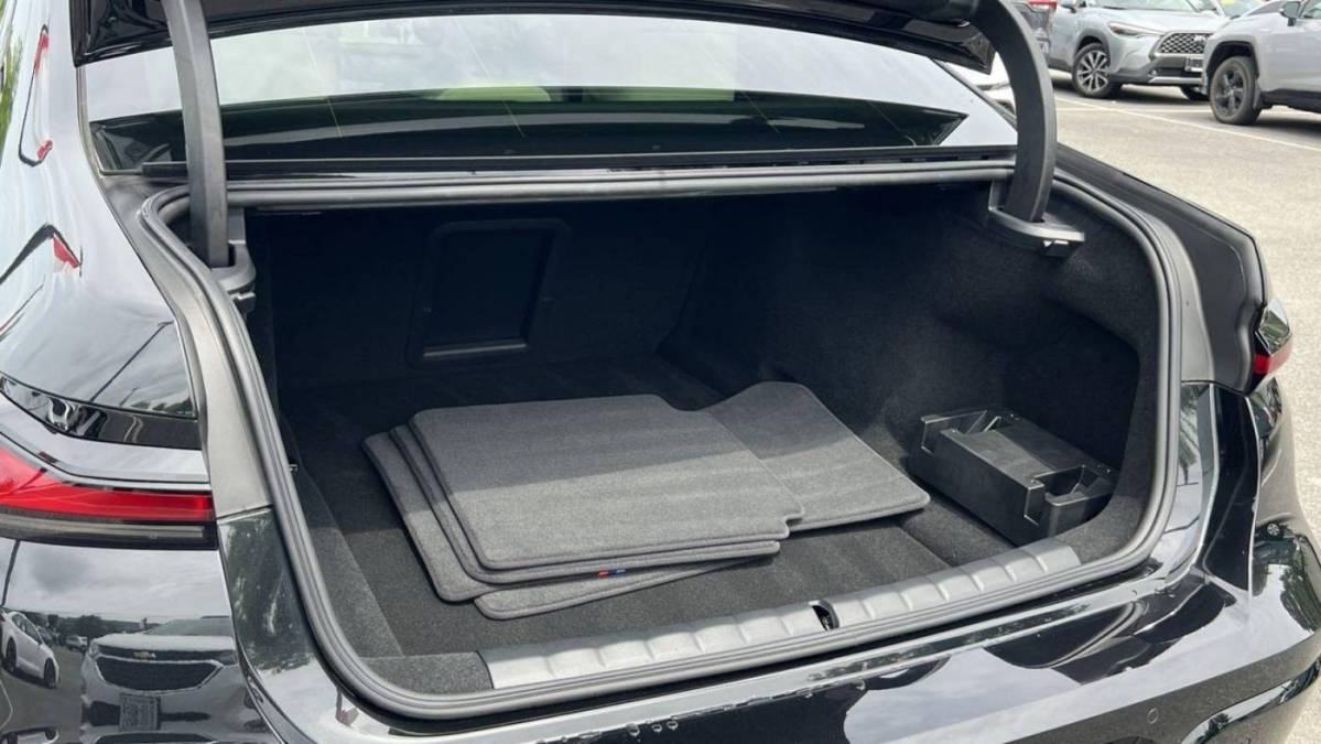 2023 BMW i7 - Images - 24