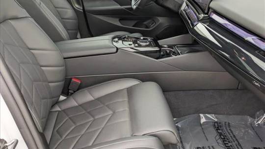 2024 BMW i5 - Images - 22