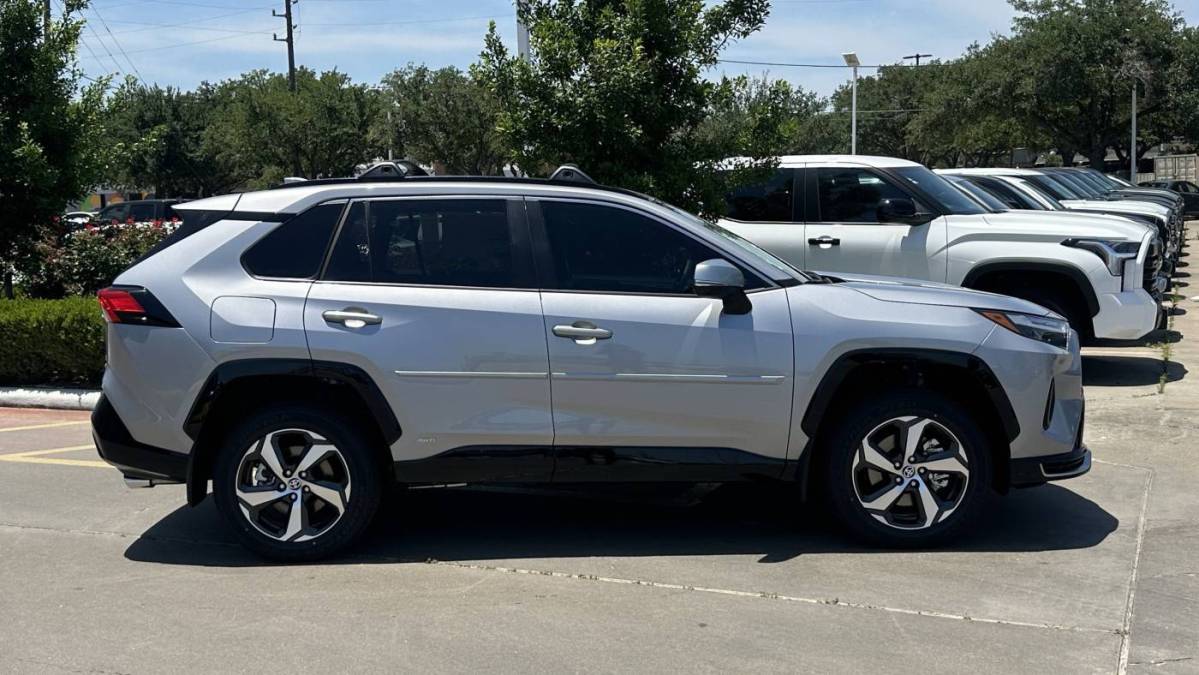2025 Toyota RAV4 Plug-In Hybrid - Images - 4