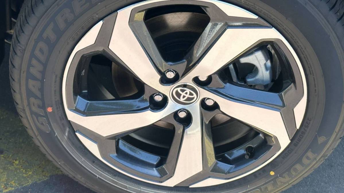 2025 Toyota RAV4 Plug-In Hybrid - Images - 8