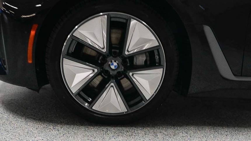2025 BMW i4 - Images - 5