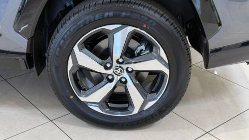 2025 Toyota RAV4 Plug-In Hybrid - Images - 6