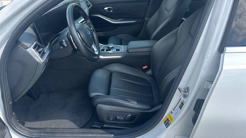 2024 BMW 3 Series - Images - 9