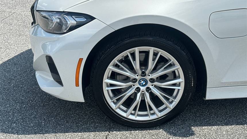 2024 BMW 3 Series - Images - 11