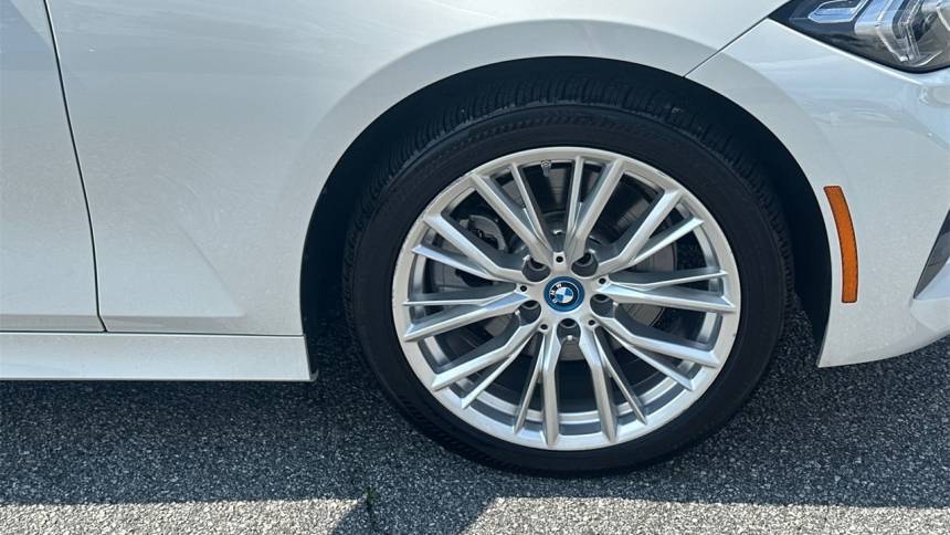 2024 BMW 3 Series - Images - 12