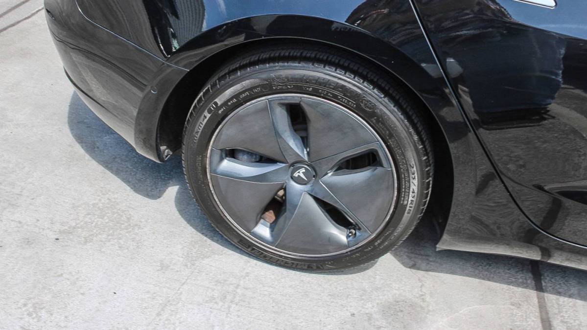 2019 Tesla Model 3 - Images - 11