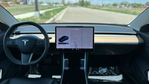 2020 Tesla Model 3 - Images - 12