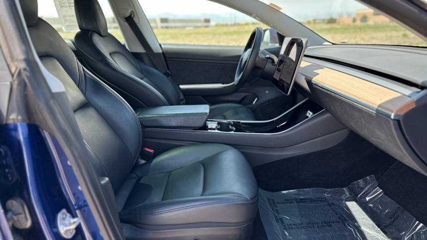 2020 Tesla Model 3 - Images - 24