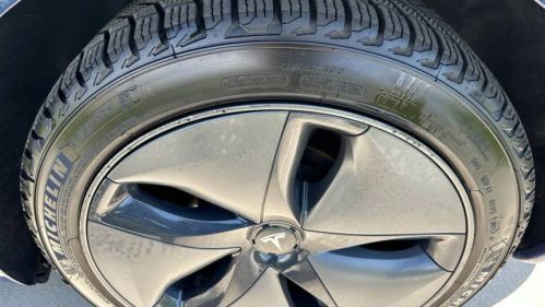 2020 Tesla Model 3 - Images - 28