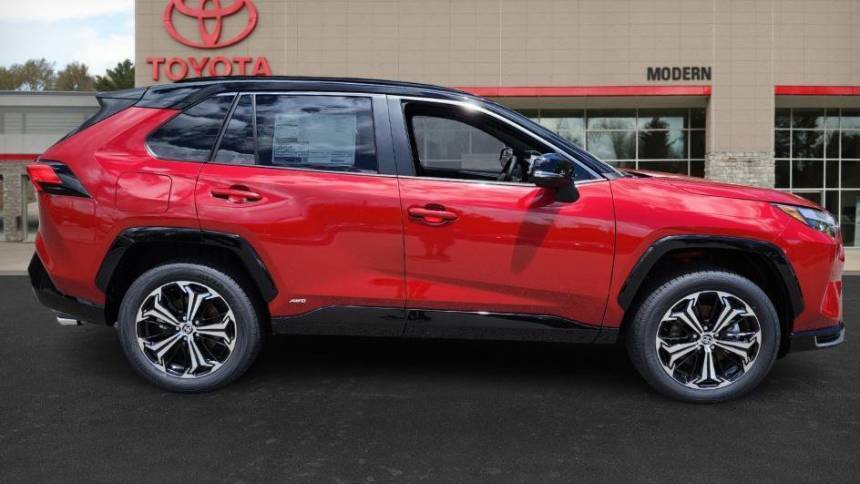 2025 Toyota RAV4 Plug-In Hybrid - Images - 4
