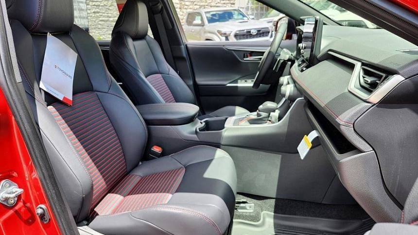 2025 Toyota RAV4 Plug-In Hybrid - Images - 19